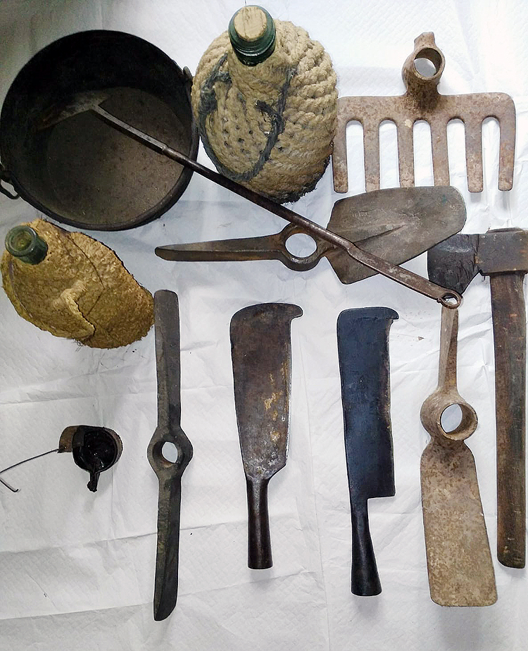 Herramientas usadas en las carboneras del Alto Guadiana