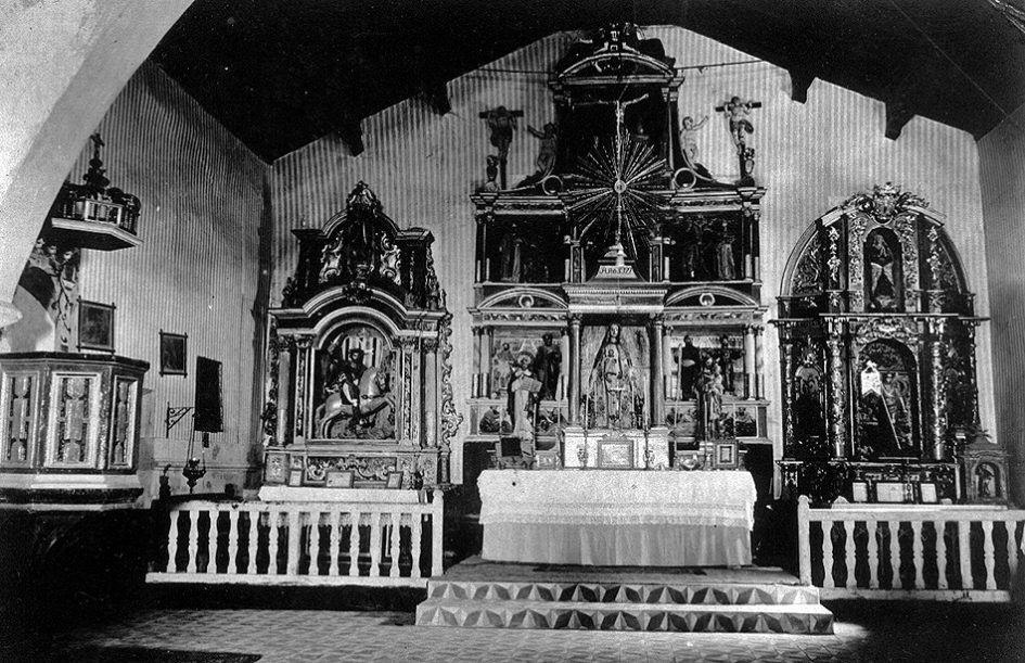Altar mayor de la iglesia de Santa María Magdalena de Ossa de Montiel en los años 20 del siglo XX